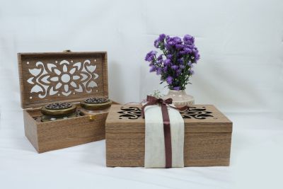 BOX OF 2 JARS – Plum Cinnamon Jam & Apple Chutney